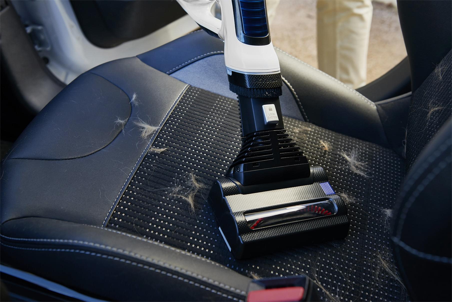 Minicepillo eléctrico en un coche